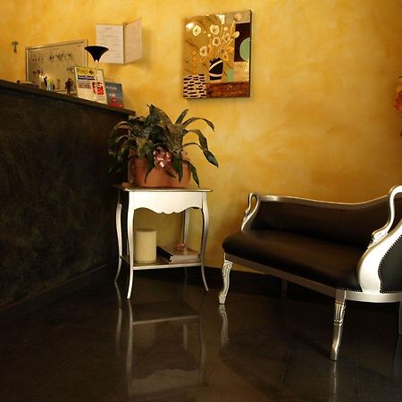 Hotel Karol 몬차 외부 사진